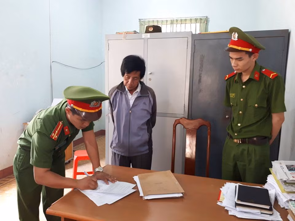 Chuyen ho so vu hieu truong nhan tien chay viec o Dak Lak