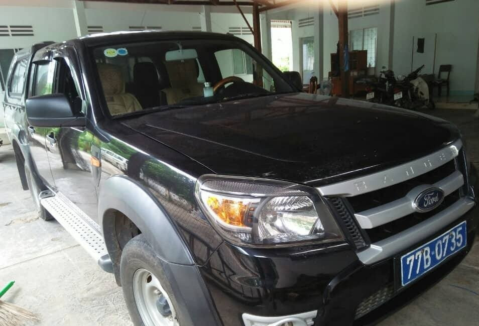 Bat thanh nien danh nhan vien kiem lam nhap vien