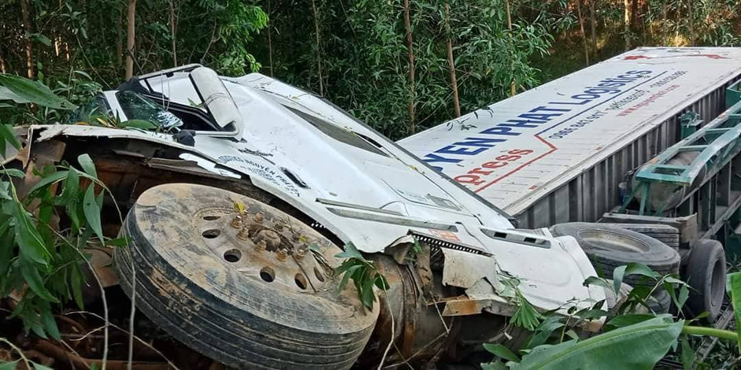 Liên tiếp xảy xa tai nạn trên đường tránh TP Huế Lien tiep xay xa tai nan tren duong tranh TP Hue