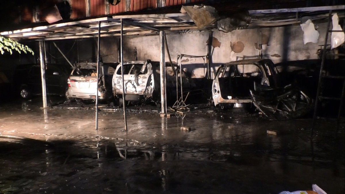 Gara o Da Nang chay lon, nhieu oto bi lua thieu rui-Hinh-2