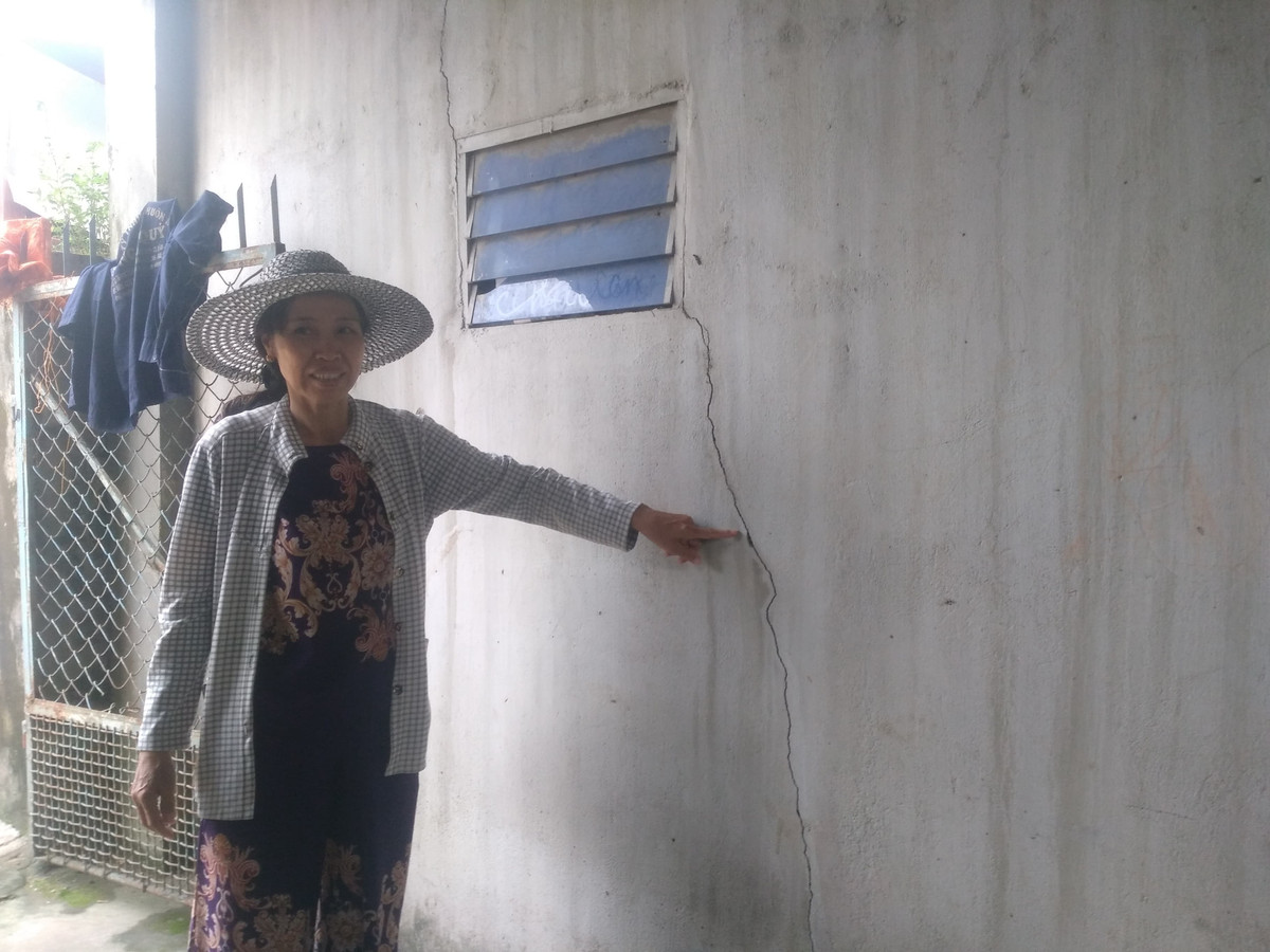 Bình Dương: Nhà dân nứt toác vì sống gần mỏ đá - Hình 2 Binh Duong: Nha dan nut toac vi song gan mo da-Hinh-2