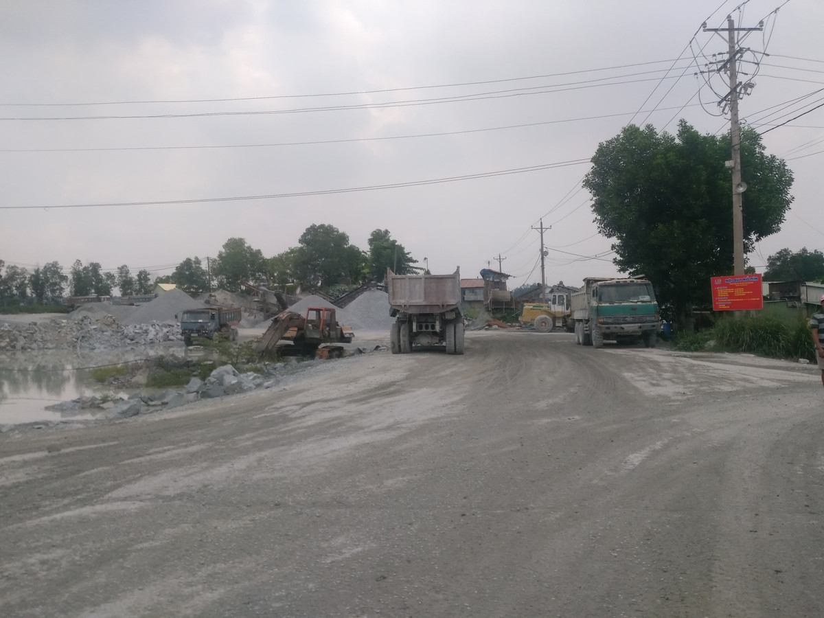 Bình Dương: Nhà dân nứt toác vì sống gần mỏ đá Binh Duong: Nha dan nut toac vi song gan mo da