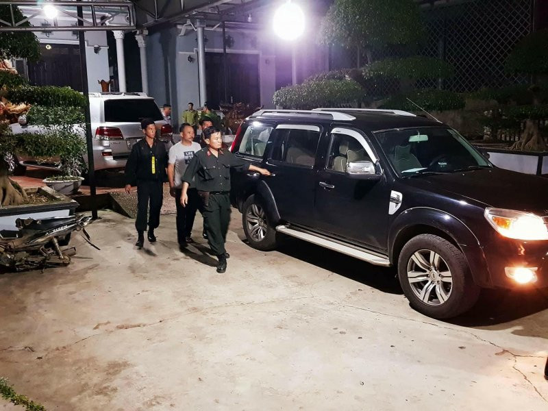 Bat Doi truong kiem lam tiep tay cho Phuong 