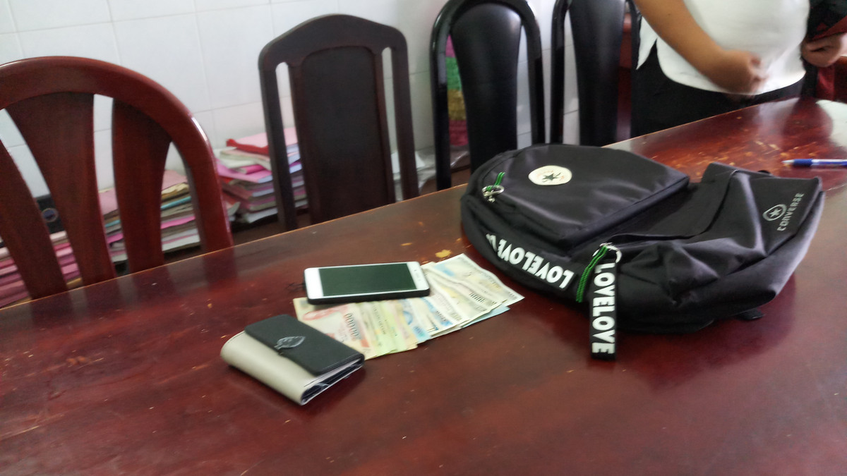 TP HCM: “Hiệp sĩ” truy kích, tóm gọn đối tượng cướp giật trên phố - Hình 2 TP HCM: “Hiep si” truy kich, tom gon doi tuong cuop giat tren pho-Hinh-2