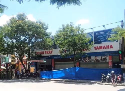 Phat hien vat la nghi la min truoc dai ly xe may