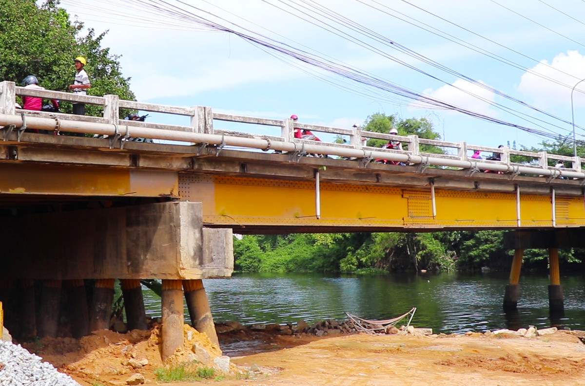 Hoang hon phat hien thi the nguoi khong mac ao troi song