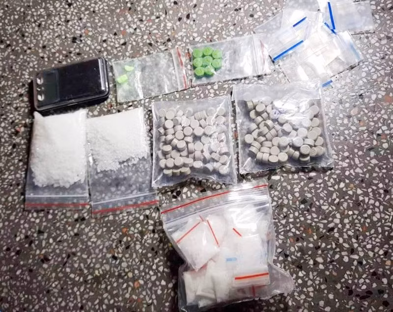 Hot boy Da Nang dung oto van chuyen ma tuy-Hinh-2