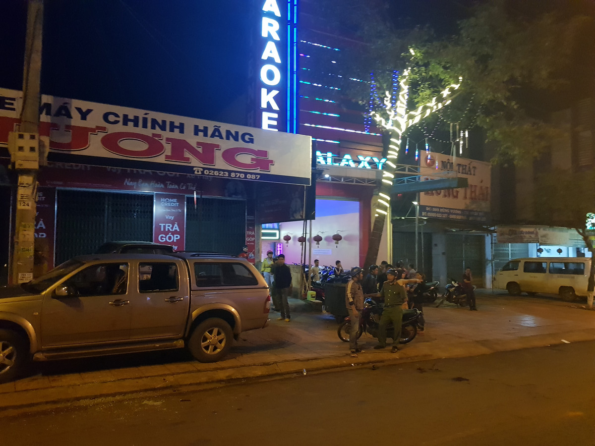 2 bang nhom chem nhau kinh hoang vi tranh gianh mua sau rieng