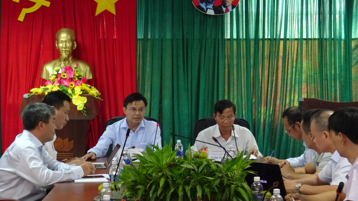 Sut lun tai khu vuc ho chua bun do Nha may Alumin Nhan Co