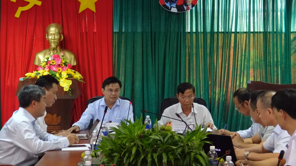 Sut lun tai khu vuc ho chua bun do Nha may Alumin Nhan Co