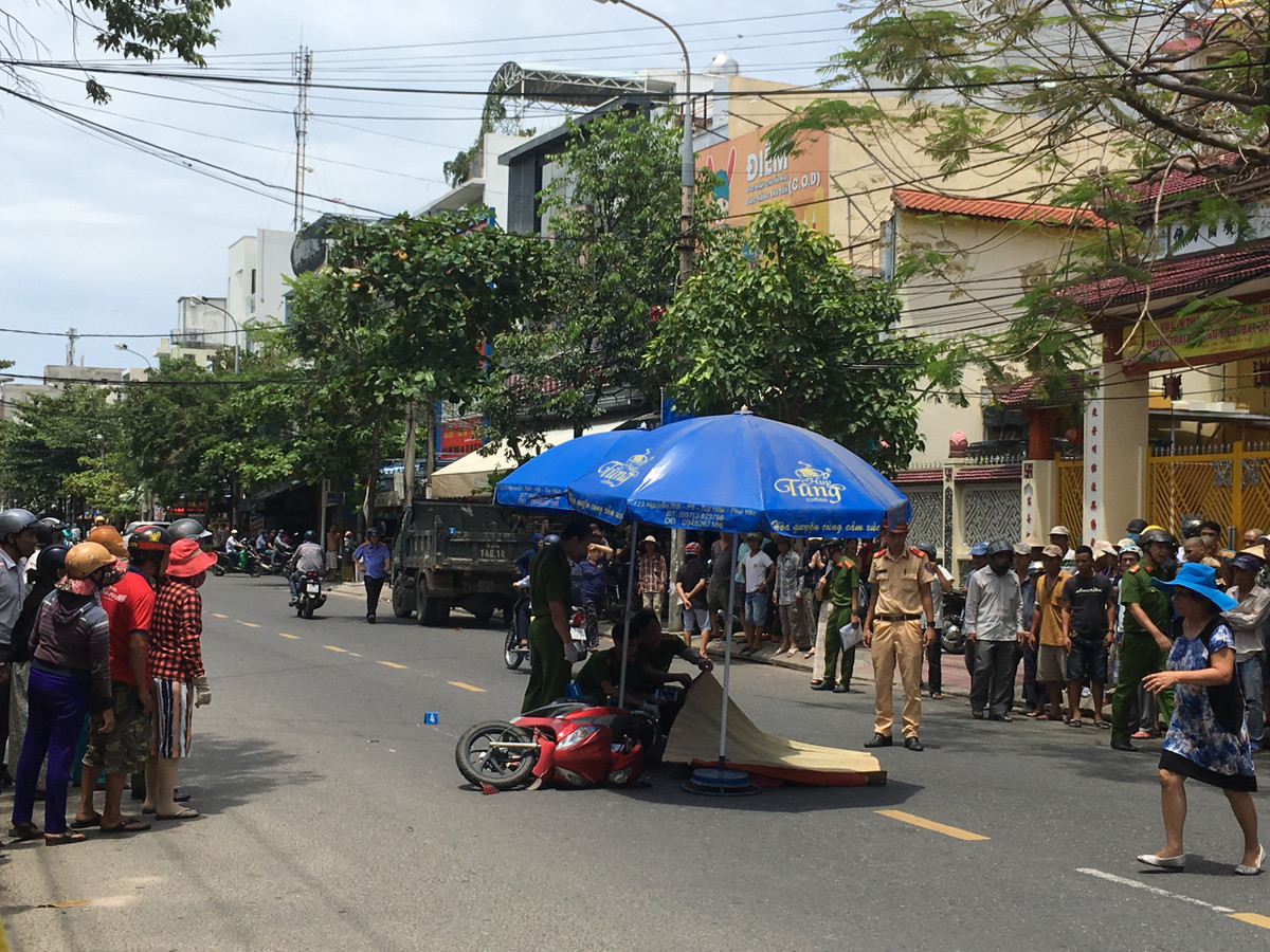 Di xin viec lam co gai tre bi oto tai can tu vong