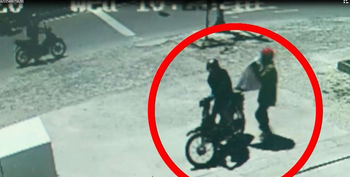 Nhận diện 2 kẻ cướp ngân hàng Vietcombank ở Khánh Hòa Nhan dien 2 ke cuop ngan hang Vietcombank o Khanh Hoa