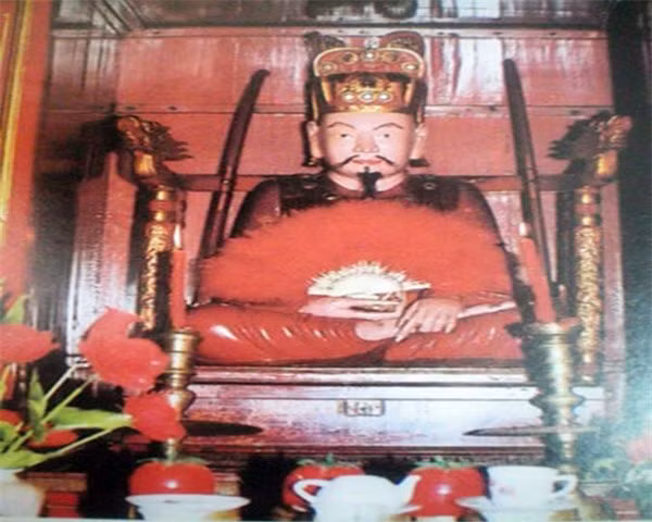 Năm 1445, nhà Lê đem quân đi đánh Chiêm Thành. Lê Khôi được lệnh đem quân từ Nghệ An đi tiếp ứng. Khi vào trận tiền, tướng giặc bèn bắc loa hỏi: Có phải ông Tư mã (chỉ Lê Khôi) đó không? Khi giặc nhân ra, liền xuống ngựa mà sụp lạy, mang sản vật đến để biếu tặng cho ông, không dám đánh nữa.