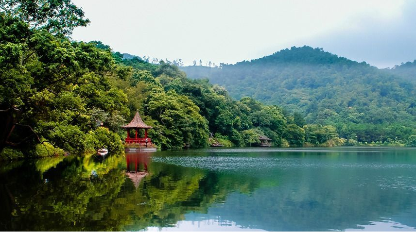 Được biết, thời xưa, người Pháp rất quan tâm tới núi Ba Vì. Năm 1902, Công sứ Pháp tại Sơn Tây là Theodore Muselier đã cùng đội tùy tùng lên núi thám hiểm. Chuyến đi không chỉ khám phá mà hơn thế, Muselier muốn tìm đến nơi thờ vị thánh thiêng trong tâm thức người Việt.