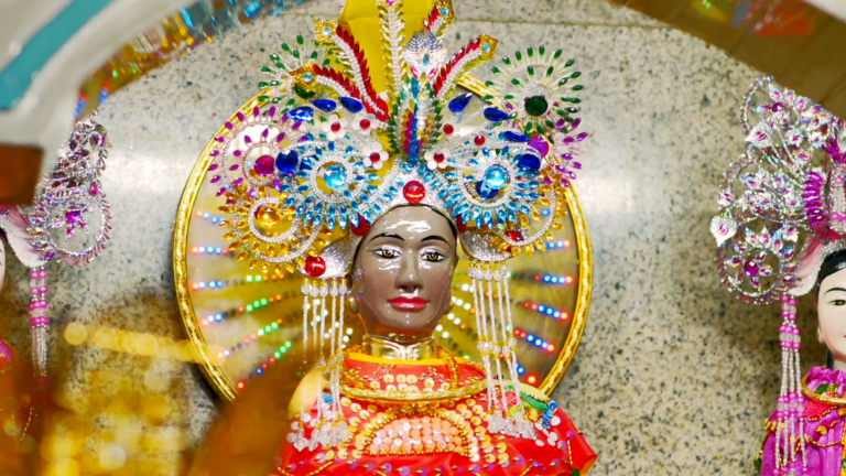 Sau này Vua Gia Long nhớ lại chuyện bôn tẩu năm xưa, khi đến Tây Ninh, có nàng Thiên Hương hiển linh báo mộng, nên ra sắc chỉ phong Lý Thị Thiên Hương là Linh Sơn Thánh mẫu.