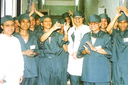 Top Bac si quan y huyen thoai Viet Nam: “Phu thuy” ghep tang Le The Trung-Hinh-2