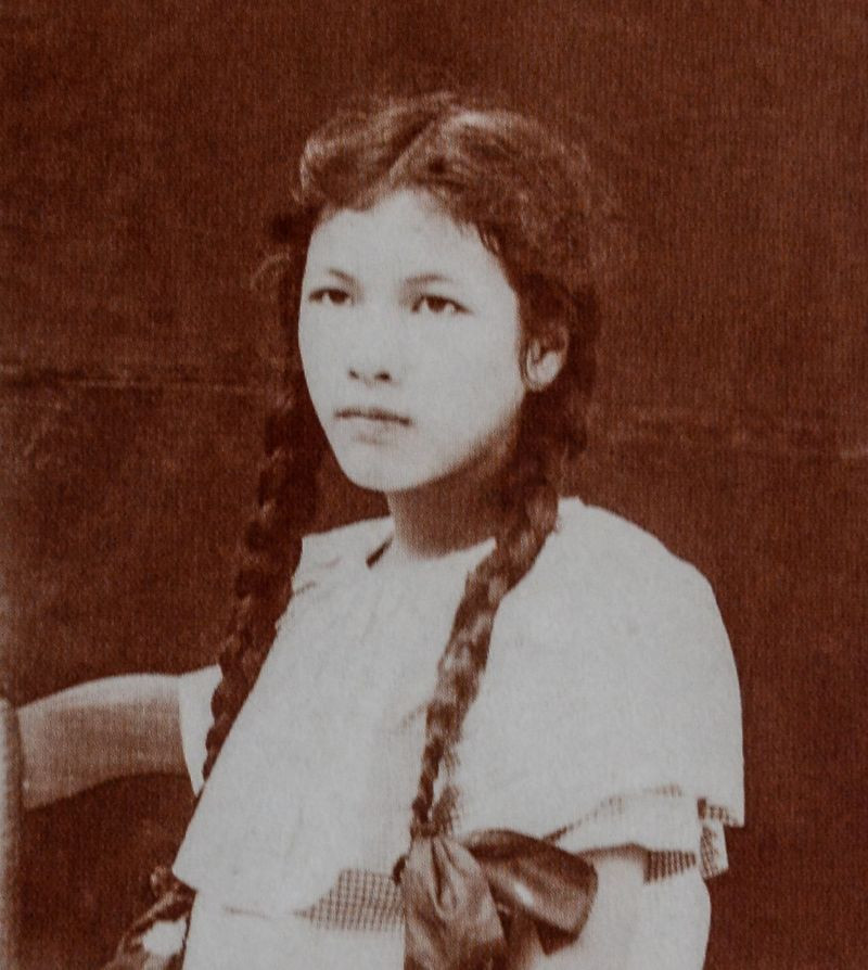 Kết quả của mối tình đẹp đẽ ấy là 3 người con: Như Mai (1905 – 1999), Như Lý (1908 – 2005) và Minh Đức (1910 – 1990). Cả 3 đều sinh ra và lớn lên tại Alger. (Ảnh: con gái vua Hàm Nghi)