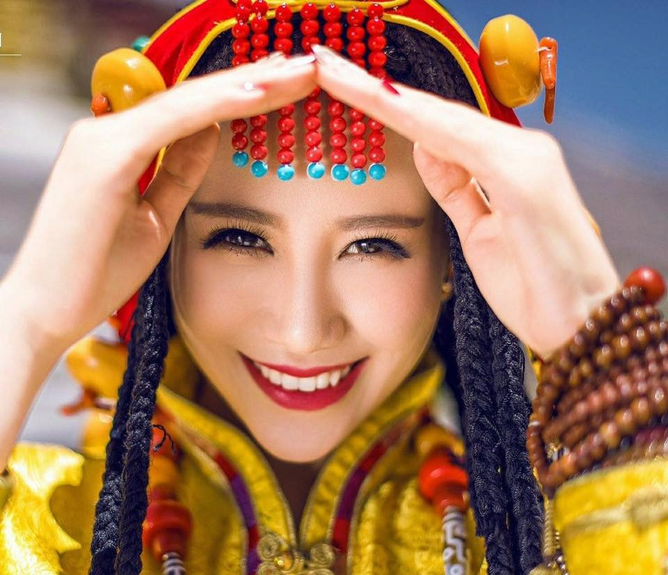 Một nghiên cứu khoa học cho kết quả kinh ngạc rằng, trong cơ thể người Tây Tạng có loại gene EPAS1 giúp tạo ra một loại protein có khả năng điều chỉnh lượng oxy trong cơ thể để thích nghi với môi trường trên cao và không khí loãng (có lúc chỉ còn 30% lượng oxy trong không khí).