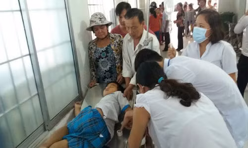 210 hoc sinh va giao vien bi ngo doc do nhiem 3 loai vi sinh