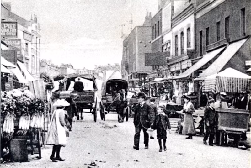 Đến giữa thế kỷ 19, London đã vượt qua Amsterdam trở thành trung tâm tài chính hàng đầu châu Âu.