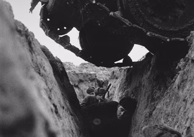 Xe tăng T-34 của Nga trong trận Kursk. Đây là cuộc chiến khốc liệt giữa phát xít Đức và Liên Xô diễn ra từ tháng 7 - 8/1943.