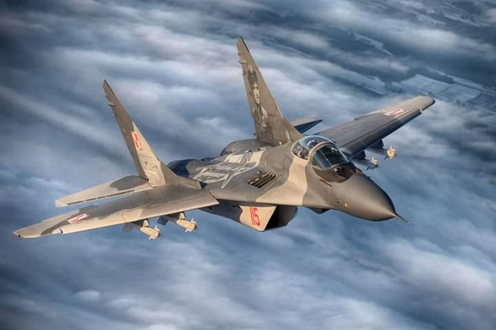 Các loại vũ khí có thể gắn trên giá treo của Mig-29 bao gồm các tên lửa không đối không và không đối đất Kh25 và Kh29 và các loại rocket S-8 và S-24.