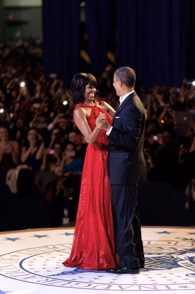 Cựu Đệ nhất phu nhân Michelle Obama - phu nhân Tổng thống Mỹ Barack Obama là một trong những nữ chủ nhân Nhà Trắng nổi tiếng không kém phu quân. Bà Michelle nổi tiếng với việc phát động chiến dịch chống béo phì “Let’s Move”.