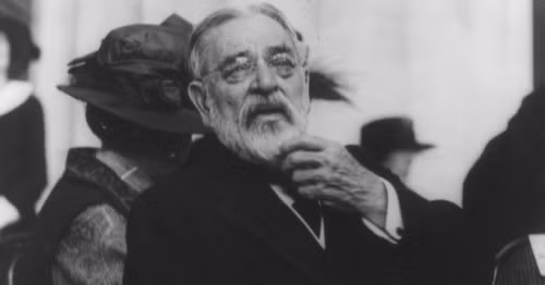 Robert Todd Lincoln - con trai cố Tổng thống Abraham Lincoln đã ở bên cạnh cha khi ông bị ám sát. Sau đó, ông Todd Lincoln chứng kiến Tổng thống James Garfield bị ám sát và qua đời. 20 năm sau, năm 1901, Tổng thống William McKinley mời ông đến diễn thuyết tại New York, Mỹ. Tuy nhiên, vào ngày hôm đó, Tổng thống McKinley cũng bị ám sát. Sau 3 lần có mặt lúc Tổng thống Mỹ bị ám sát, ông Todd Lincoln quyết định từ chối bất cứ lời mời nào của ông chủ Nhà Trắng.