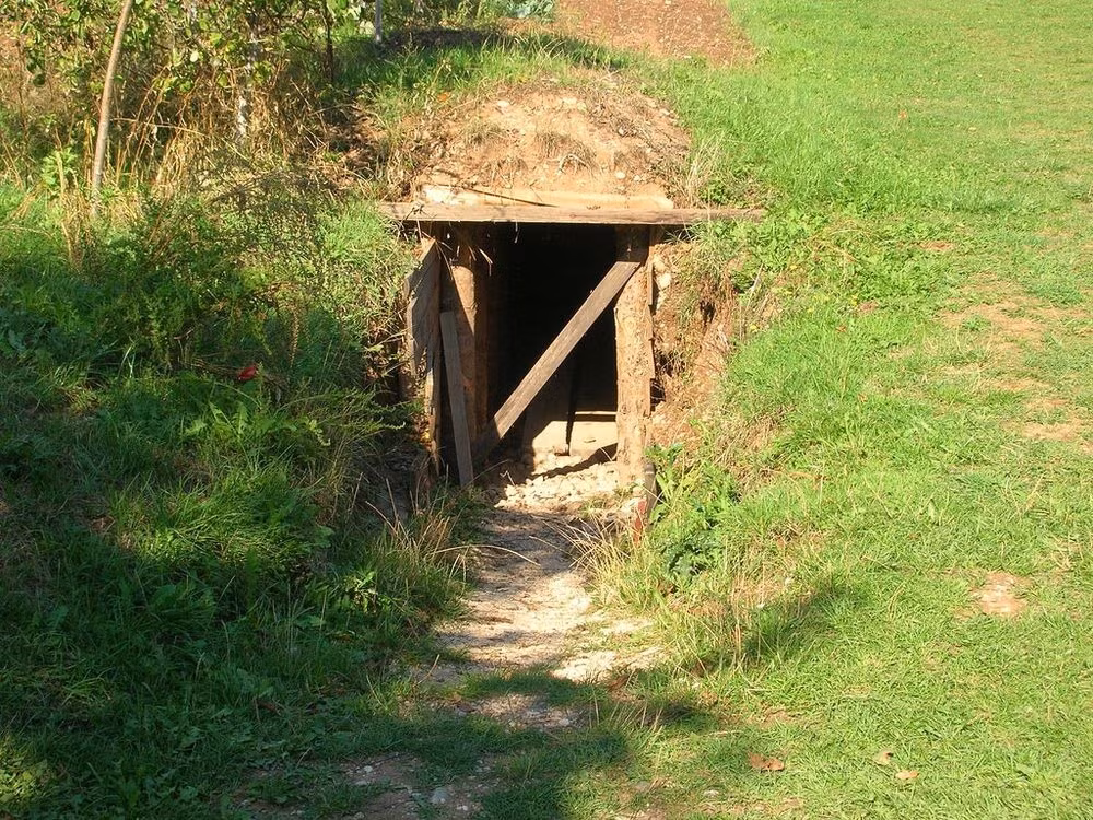 Tuy nhiên, kể từ khi đường hầm Sarajevo được hoàn thành, mỗi ngày có khoảng 3.000 - 4.000 binh lính cùng 30 tấn hàng hóa ra vào thành phố. Hiện đường hầm bí mật một thời này trở thành điểm du lịch hấp dẫn hàng trăm du khách ghé thăm mỗi ngày.