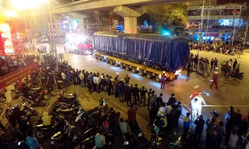 Thời gian di chuyển mất hơn 1 giờ dù quãng đường chỉ khoảng 2 km.