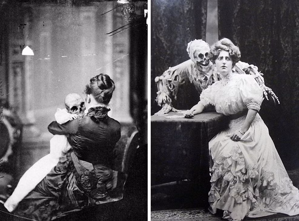 Hai phụ nữ thời Victoria chụp ảnh với những "vị khách đặc biệt". Bức ảnh này được chụp những năm 1890.