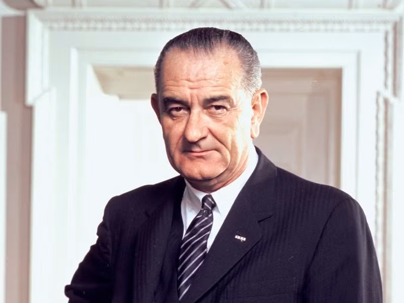 Tổng thống Lyndon Baines Johnson có mối quan hệ tốt với Quốc hội Mỹ.