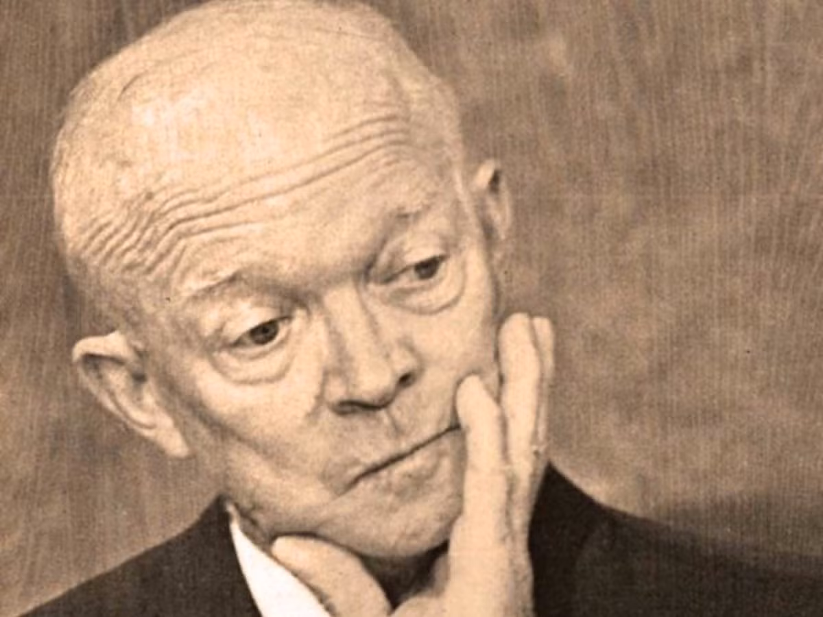Tổng thống Dwight D. Eisenhower là tấm gương được nhiều người kính trọng, mến mộ và noi gương theo.