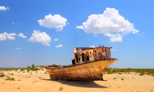 Chính công trình thủy lợi này đã khiến biển Aral khô cạn sau vài thập kỷ đi vào hoạt động.