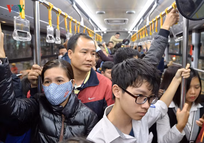 Vé xe buýt thường cũng được sử dụng trên xe buýt nhanh BRT nên thu hút số lượng lớn sinh viên, học sinh. Vé tháng áp dụng cho tuyến buýt nhanh là 100.000 đồng và vé tháng liên tuyến 200.000 đồng (với đối tượng không ưu tiên).