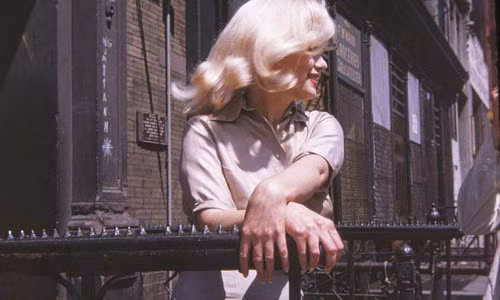 Cha của đứa bé trong bụng Marilyn Monroe khi ấy cũng được tiết lộ là nam diễn viên người Pháp Yves Montand chứ không phải là Arthur Miller - chồng của "quả bom sex" khi ấy.