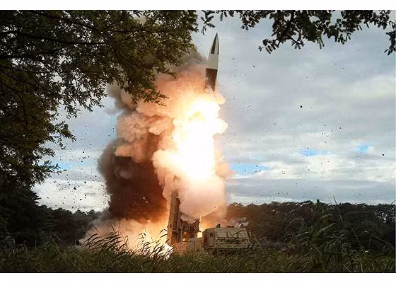 “Mục tiêu của chúng ta là xây dựng nền quốc phòng có khả năng quân sự bất khả chiến bại, không nước nào dám khiêu khích”, ông Kim nói.