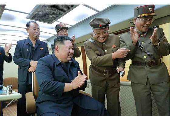 Trước đó, Bình Nhưỡng từng nhiều lần yêu cầu Seoul và Washington hoãn tập trận. Khi yêu cầu không được đáp ứng, Bình Nhưỡng mạnh mẽ tuyên bố sẽ tìm kiếm “một đường đi mới”.