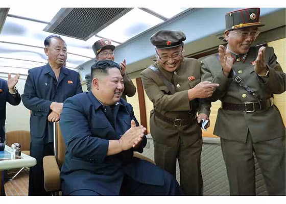 Trước đó, Bình Nhưỡng từng nhiều lần yêu cầu Seoul và Washington hoãn tập trận. Khi yêu cầu không được đáp ứng, Bình Nhưỡng mạnh mẽ tuyên bố sẽ tìm kiếm “một đường đi mới”.