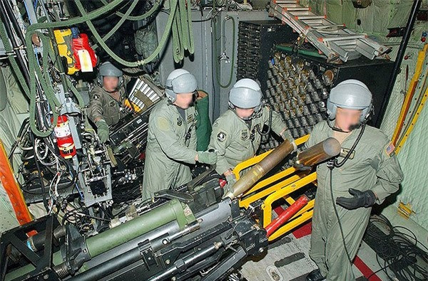 Sau mỗi phát bắn, khẩu pháo này cần được nạp đạn thủ công. Một kíp pháo thủ bình thường có thể bắn được 3 phát/phút, nhưng nếu là kíp pháo điêu luyện thì họ có thể bắn 10 phát/phút.