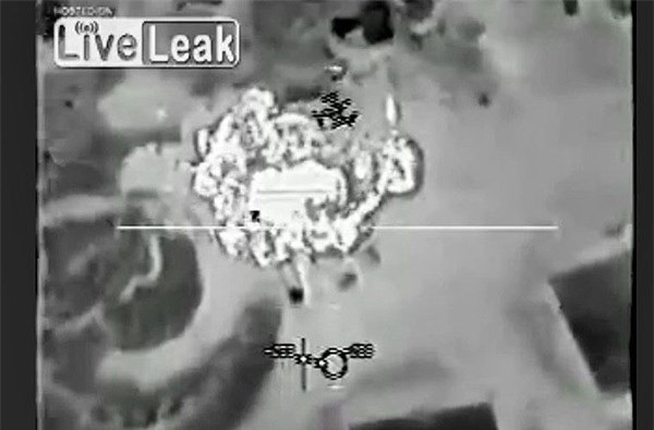 Hệ thống điện tử tinh vi với màn hình hiển thị chi tiết giúp phi hành đoàn có thể quan sát chiến trường kể cả vào ban đêm để tung đòn tấn công chính xác vào đối phương.