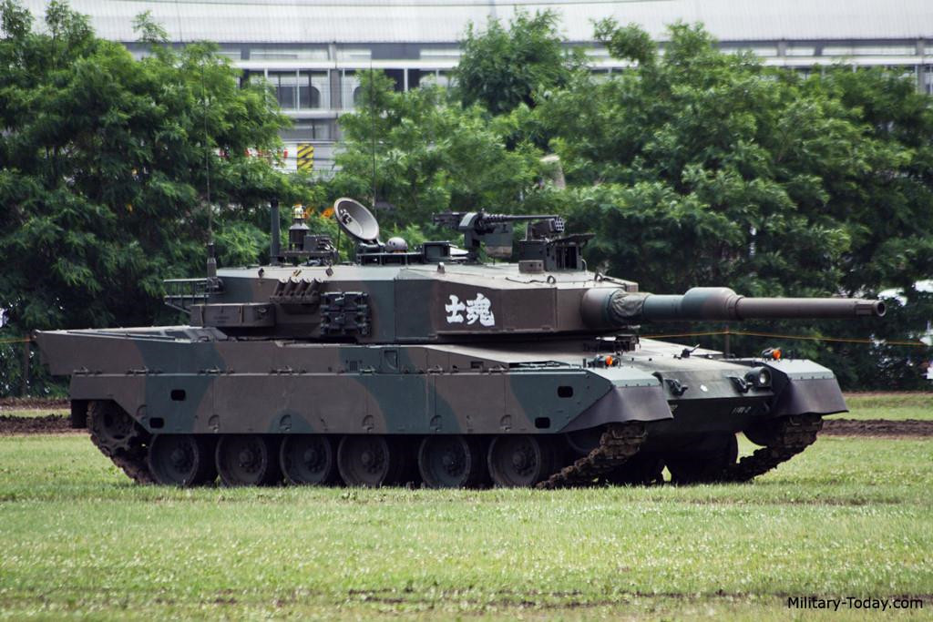  Type-90, Nhật Bản: Đây là xe tăng chiến đấu chủ lực mạnh nhất của Nhật Bản được chế tạo trong những năm 1990. Xe được trang bị giáp composite hiện đại, lắp pháo chính 120 mm của Đức, hệ thống điều khiển hỏa lực tiên tiến. Type-90 được trang bị động cơ công suất 1.500 mã lực cho phép đạt tốc độ 70 km/h. Ảnh: Military Today.