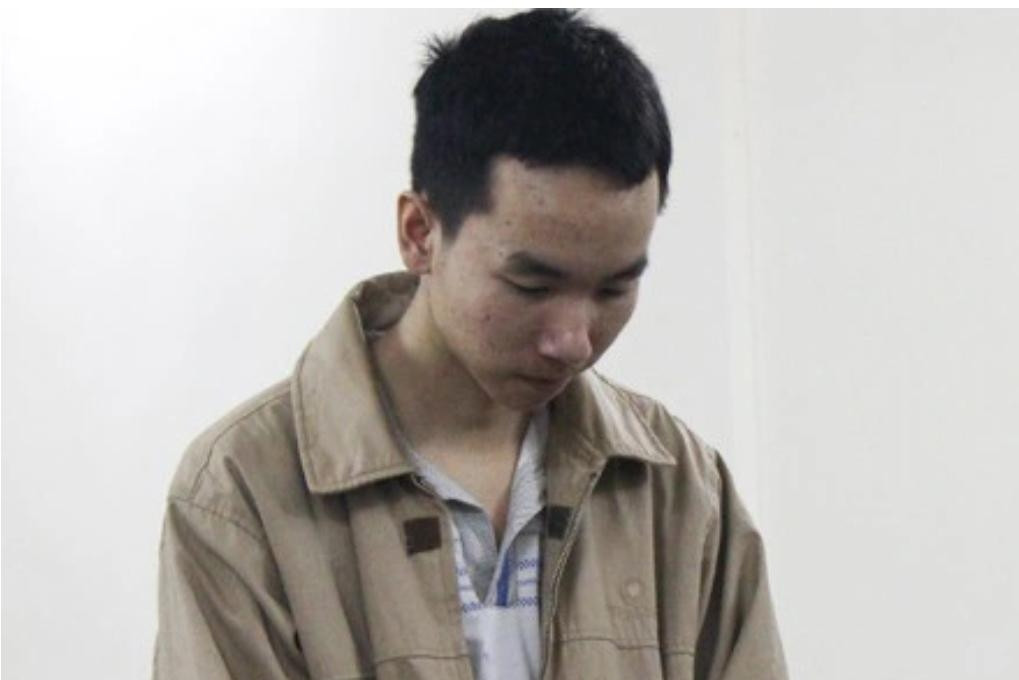 Tối 28/11, Đạt chuẩn bị 1 con dao rồi bắt xe buýt lên bến xe phía Nam tìm ông Quảng. Nghĩ Đạt là khách quen nên ông Quảng không không nghi ngờ, đồng ý đưa gã về Thường Tín. Khi đi đến đoạn đường đê sông Nhuệ, Đạt bảo ông Quảng dừng lại cho gã gọi điện thoại. Xuống xe, ông Quảng châm lửa hút thuốc còn Đạt mượn điện thoại của ông giả vờ gọi cho bạn. Thấy ông Quảng mất cảnh giác, hắn bất ngờ dùng con dao mang theo đâm liên tiếp nhiều nhát khiến nạn nhân tử vong tại chỗ. Kế đó, hắn lạnh lùng rút xăng từ xe máy rồi tưới nên nạn nhân châm lửa đốt và đẩy thi thể xuống dưới triền đê. Với tội ác mất hết nhân tính của mình, Đạt đã bị TAND thành phố Hà Nội kết án tử hình.