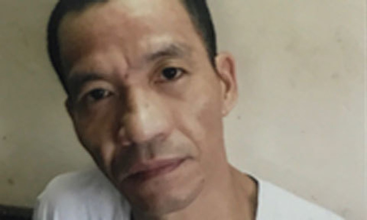 Theo tài liệu, Long có tình cảm với cô gái 22 tuổi, quê Thanh Hóa. Gã "say như điếu đổ" cô gái có gương mặt ưa nhìn nên luôn dè chừng những thanh niên xung quanh. Mỗi lần, hễ có thanh niên nào liếc nhìn người tình, Long chỉ cần quắc mắt đã khiến đối thủ sợ hãi. Sau một thời gian, Long "máy chém" phát hiện người tình "cắm sừng" mình. Gã sai đàn em theo dõi và phát hiện người yêu có tình cảm với thanh niên cùng quê Thanh Hóa. 