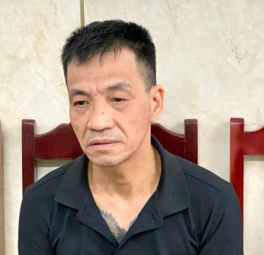 Trong đó, Nguyễn Hải Long (Long "Tròn" hay Long "Máy chém") còn được biết đến là em trai ruột của Nguyễn Tuấn Hải (tức Hải “Bánh”) - một trong những ông trùm giang hồ nổi tiếng đất Bắc. Long "Tròn" là đối tượng hình sự cộm cán đã có 7 tiền án về các tội: Giết người, Cố ý gây thương tích, Tàng trữ trái phép vũ khí quân dụng, Tàng trữ, vận chuyển, mua bán trái phép chất ma túy.