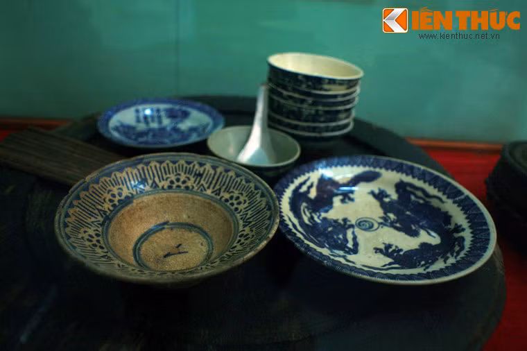 Mâm cơm thường ngày của gia đình người dân Sơn Mỹ trước ngày xảy ra vụ thảm sát 16/3/1968 được trưng bày trong nhà chứng tích Sơn Mỹ.