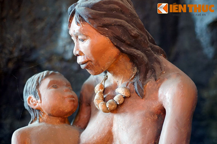 Người phụ nữ càng có địa vị, số lượng vỏ ốc sẽ nhiều hơn.