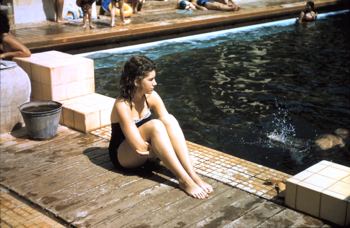 Vào thời kỳ chính quyền Sài Gòn, nơi đây vẫn chỉ dành cho giới "quý tộc" gồm người Mỹ, sĩ quan cao cấp và đại gia Sài Gòn...