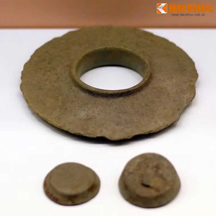 Vòng làm bằng đá.