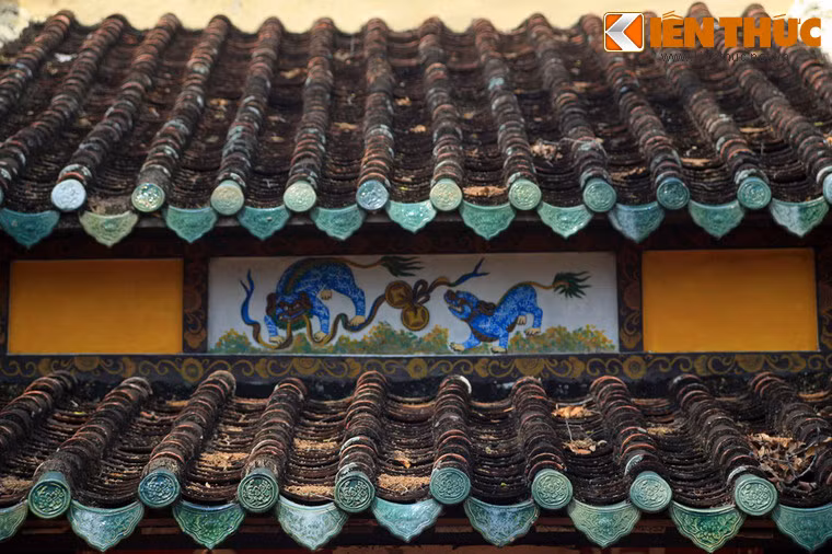 Sau khi được xây dựng, mang danh nghĩa tôn vinh Nho giáo, Văn Thánh Miếu Vĩnh Long thực chất là một tụ điểm hoạt động văn hóa đề cao các bậc tiền hiền và giáo dục lòng yêu nước.